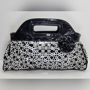 Vera Bradley Frill Handbag *Black/White* EUC